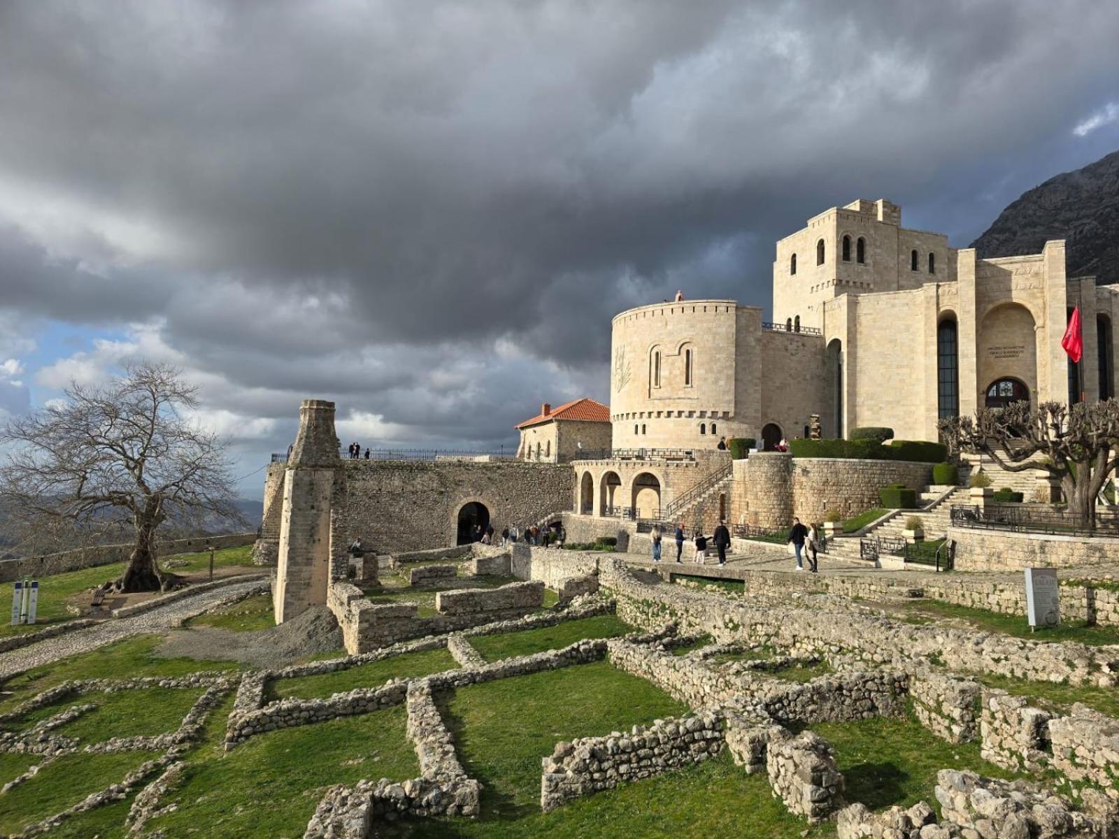 Villa Mefaja Kruje Exterior photo